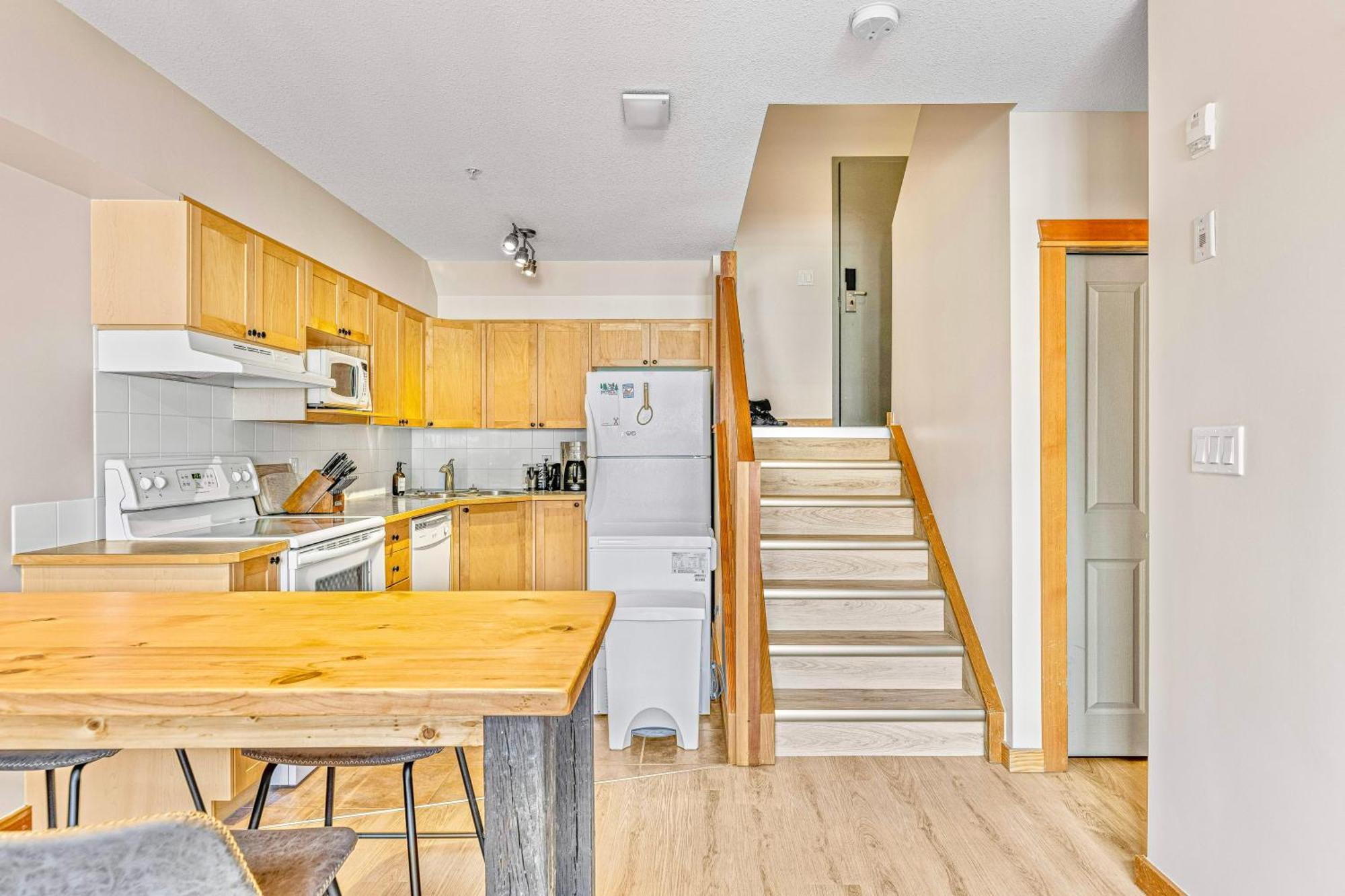 Canmore Mountain View Loft Apartment Heated Outdoor Pool Exteriér fotografie
