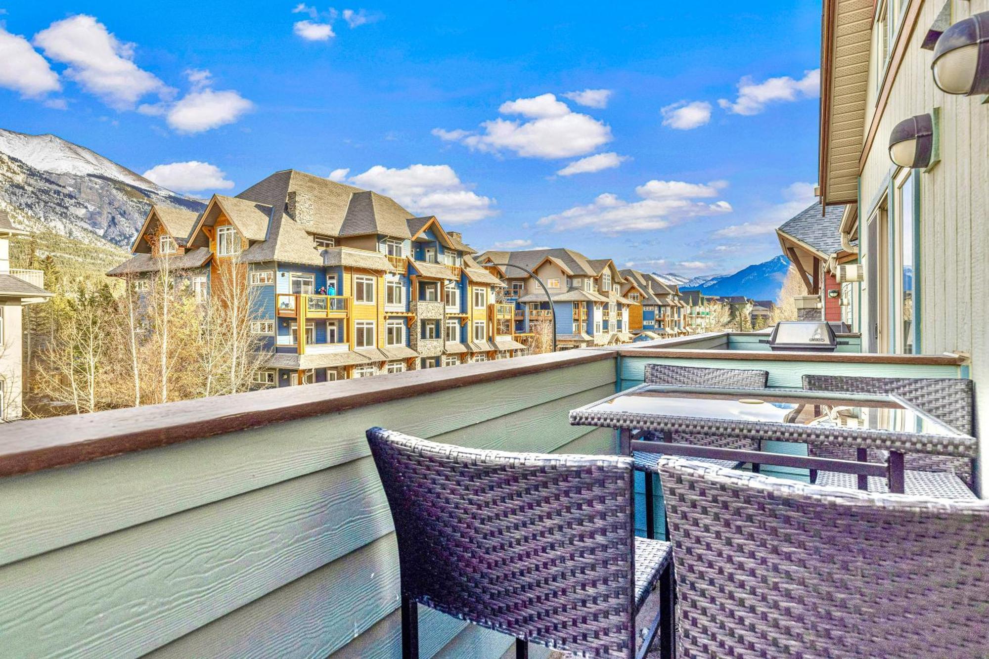 Canmore Mountain View Loft Apartment Heated Outdoor Pool Exteriér fotografie