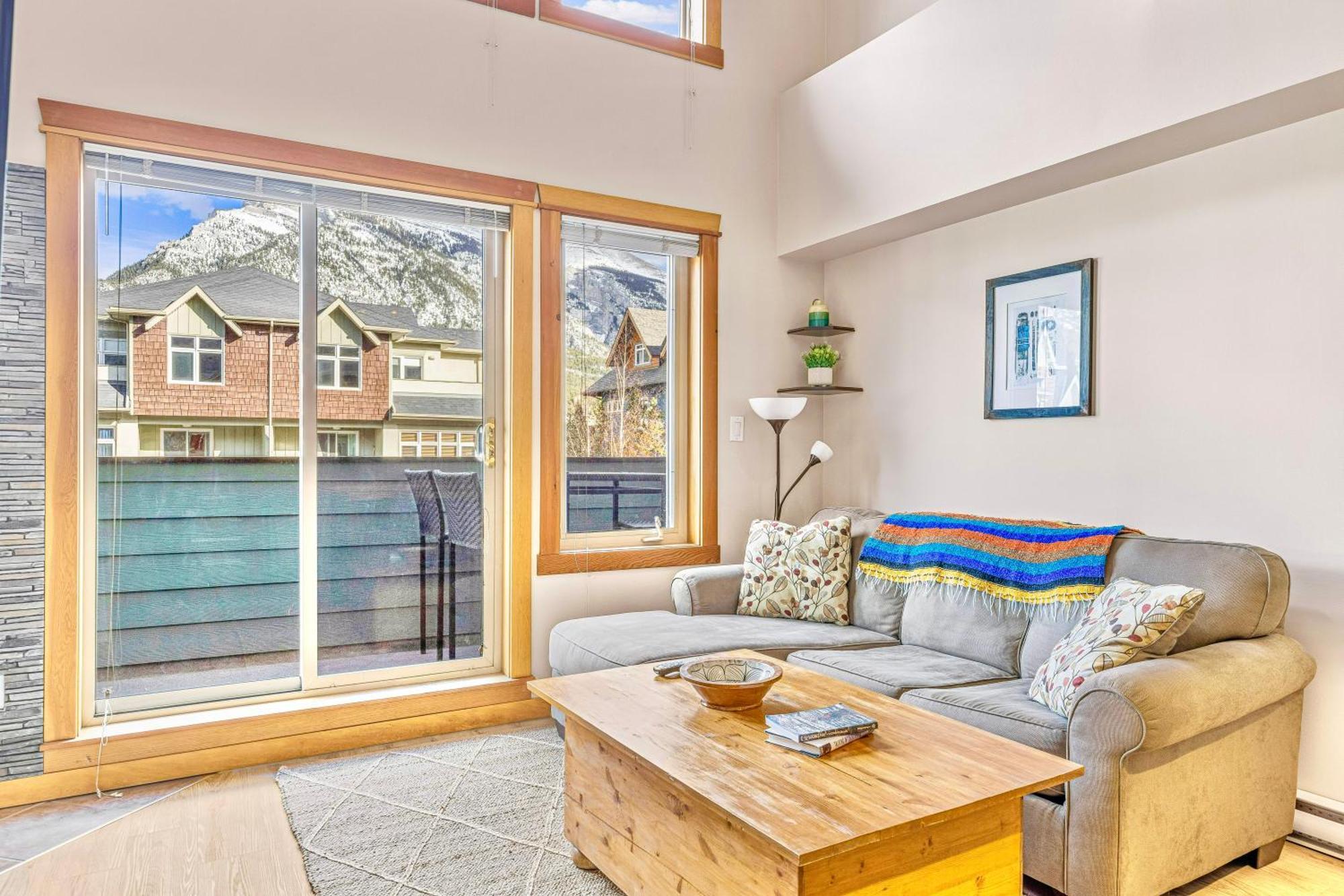 Canmore Mountain View Loft Apartment Heated Outdoor Pool Exteriér fotografie