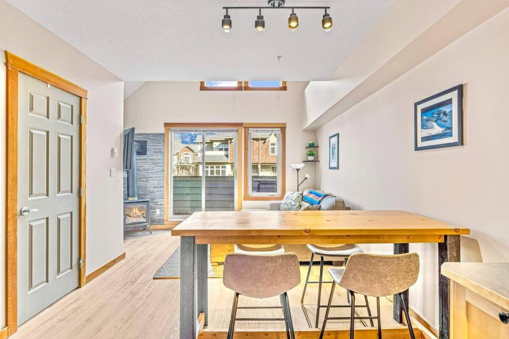 Canmore Mountain View Loft Apartment Heated Outdoor Pool Exteriér fotografie
