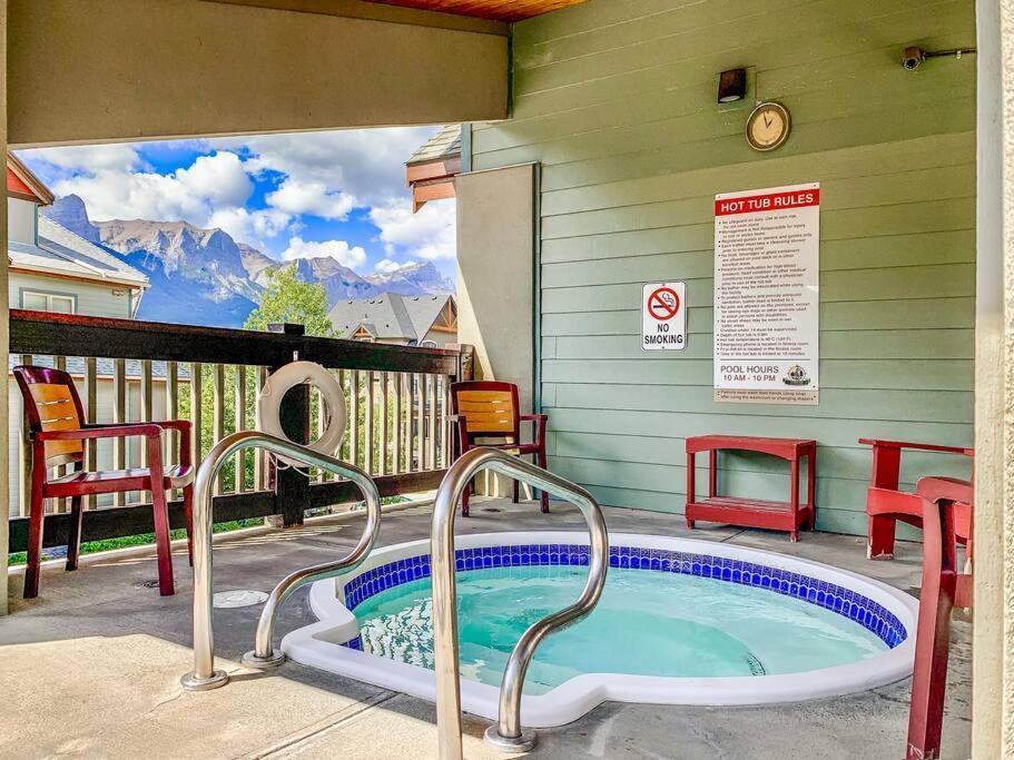 Canmore Mountain View Loft Apartment Heated Outdoor Pool Exteriér fotografie